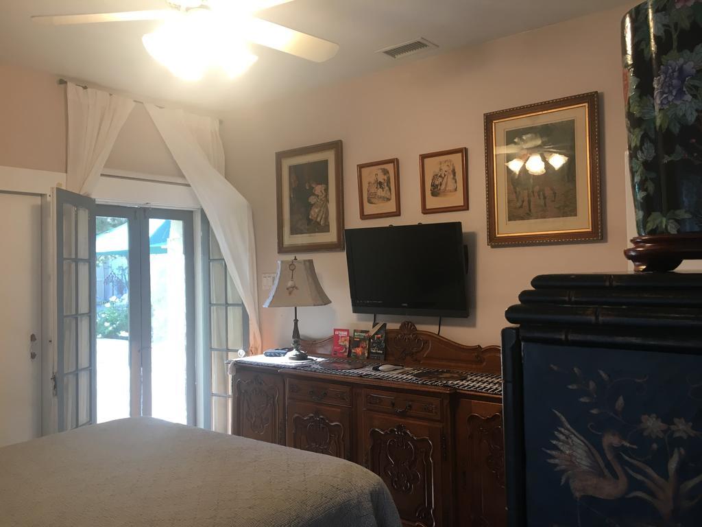 Dresden B & B Los Angeles Rum bild